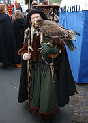 Mittelalterlicher Kaufmann mit Adler