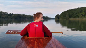 Janine vorne im Kanadier