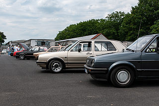 Verschiedene Golf 2 auf einem Parkplatz