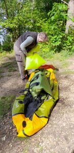 Packraft mit dem Pumpsack aufblasen