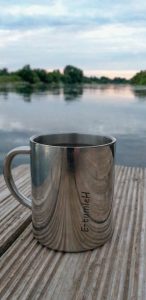 E-tumleHs Kaffeetasse im Sonnenaufgang